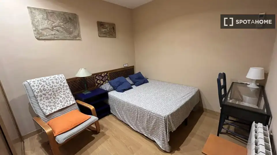 Dormitori de Apartament per a compartir en Madrid amb Aire condicionat, Calefacció i Terrassa