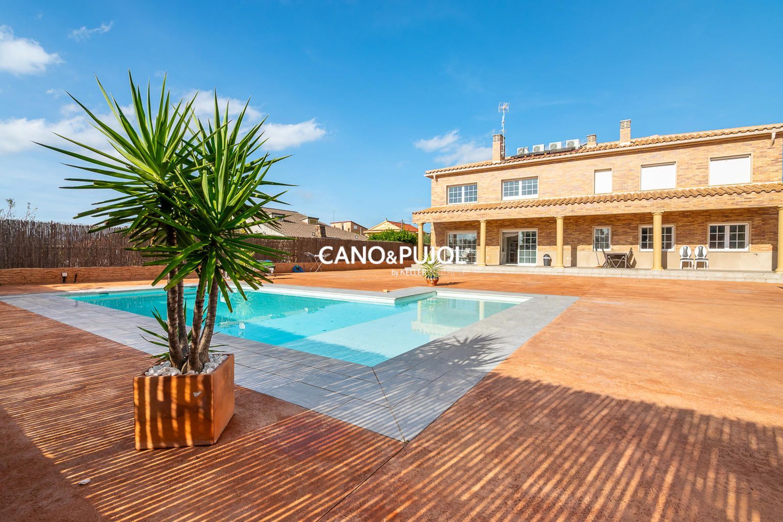 Swimming pool of House or chalet for sale in Terrassa  with Air Conditioner, Heating and Swimming Pool