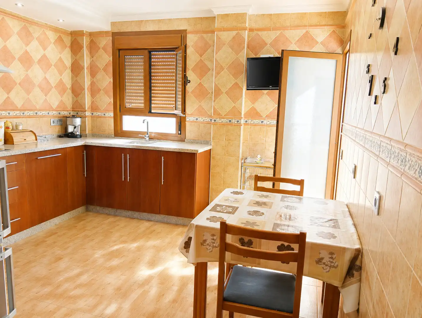 Kitchen of Flat for sale in Yunquera  with Heating, Terrace and Oven