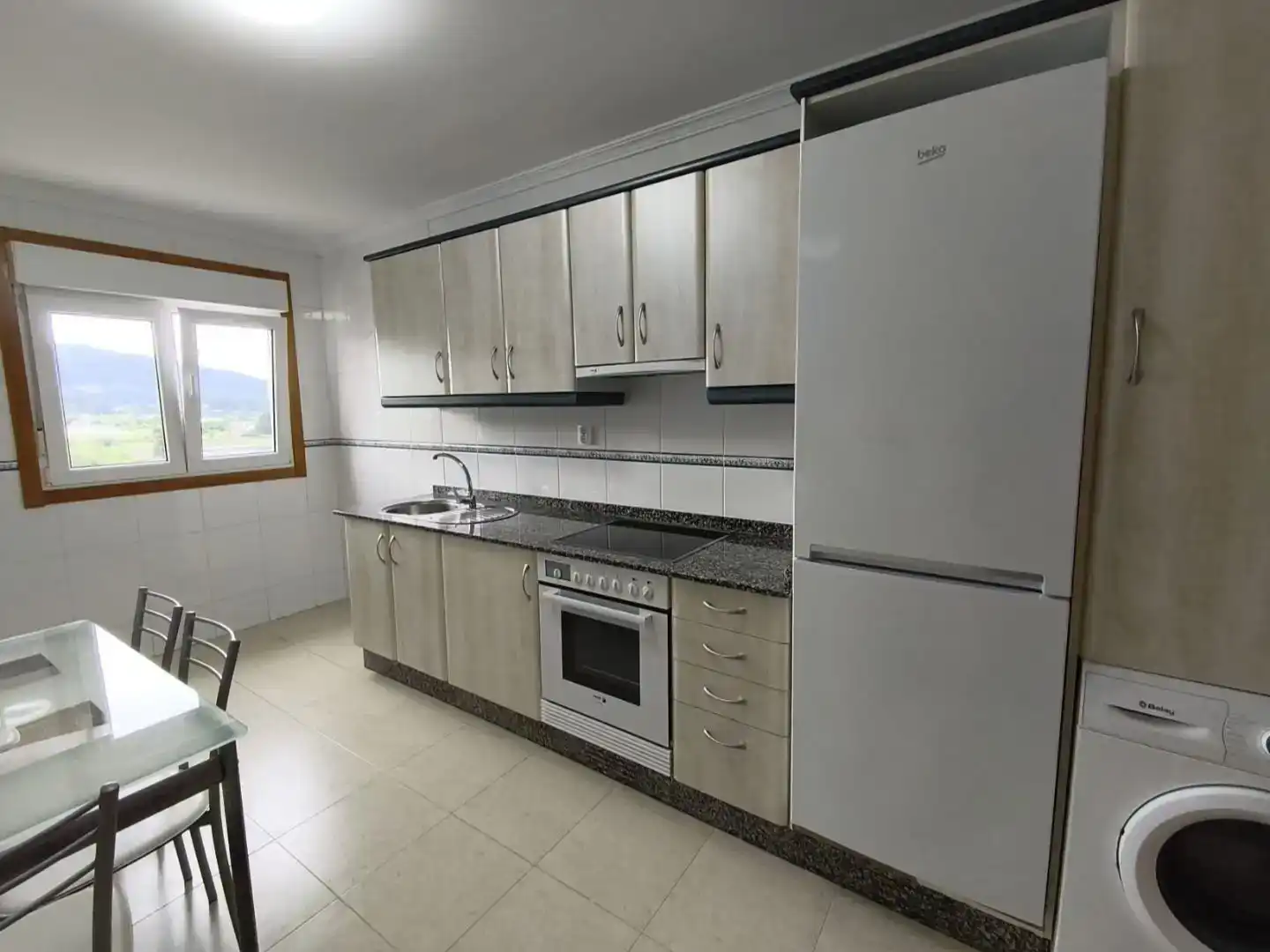 Küche von Wohnung zur Miete in Viveiro mit Abstellraum, Schwimmbad und Möbliert
