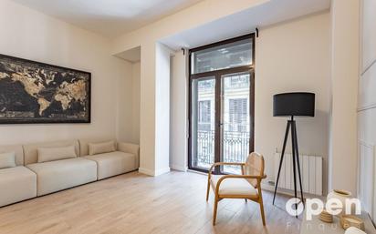 Living room of Flat for sale in  Barcelona Capital  with Air Conditioner, Heating and Parquet flooring