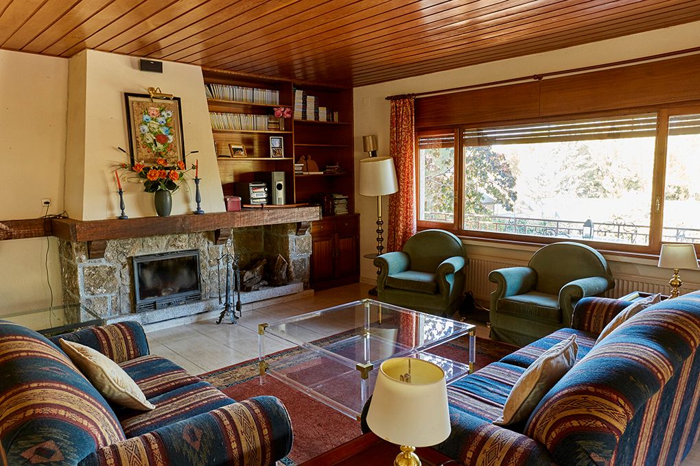 Sala d'estar de Casa o xalet en venda en Galapagar amb Aire condicionat, Calefacció i Jardí privat