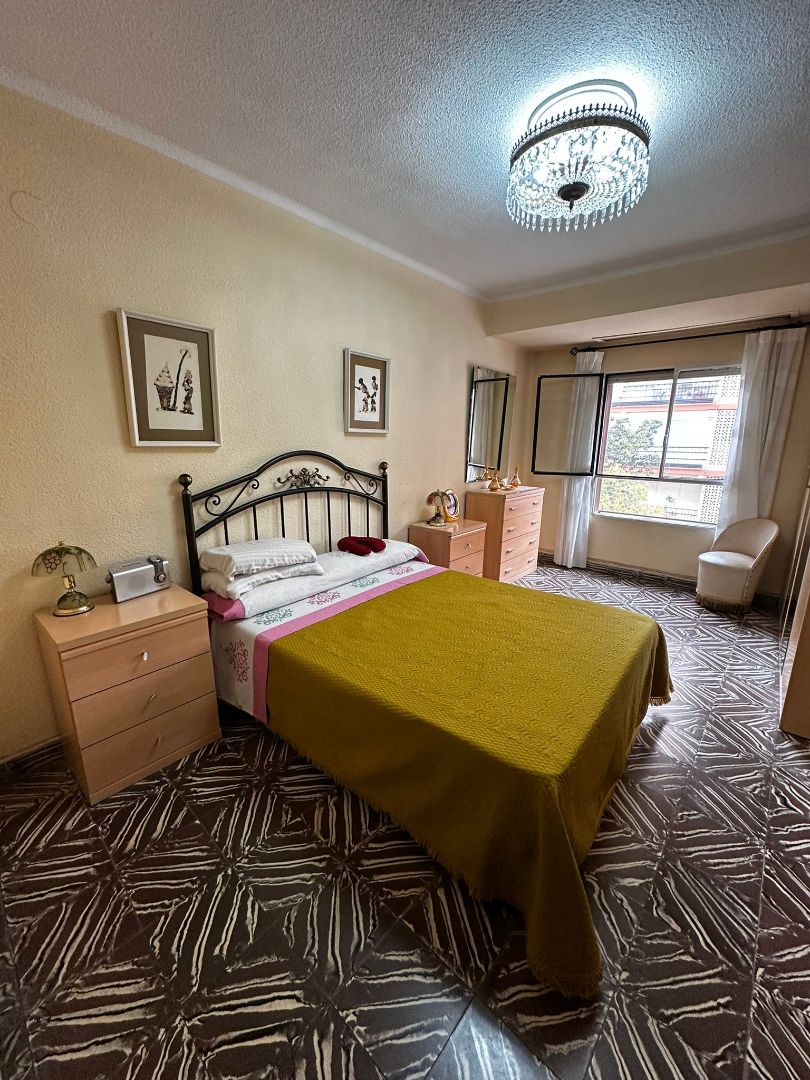 Bedroom of Flat for sale in  Valencia Capital  with Air Conditioner, Furnished and Balcony