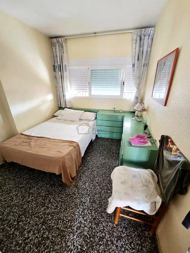 Habitación de Apartamento en venta en Benidorm con Terraza, Amueblado y Piscina comunitaria