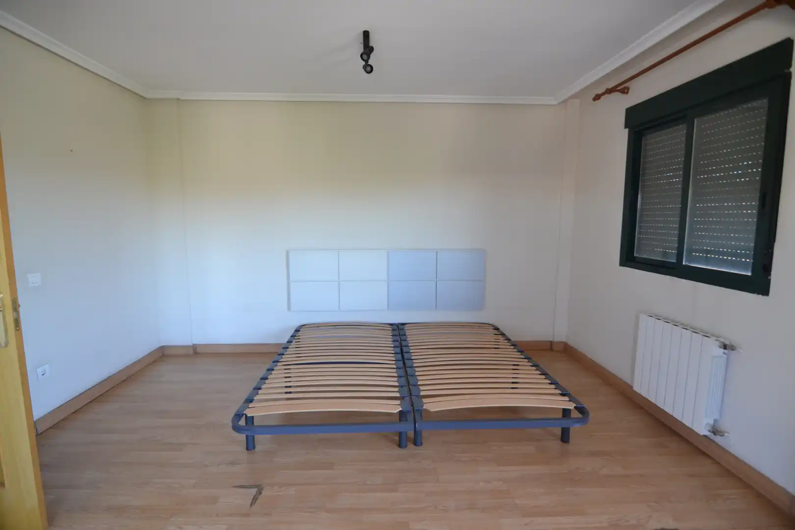 Schlafzimmer von Einfamilien-Reihenhaus zur Miete in Plasencia mit Klimaanlage, Heizung und Terrasse