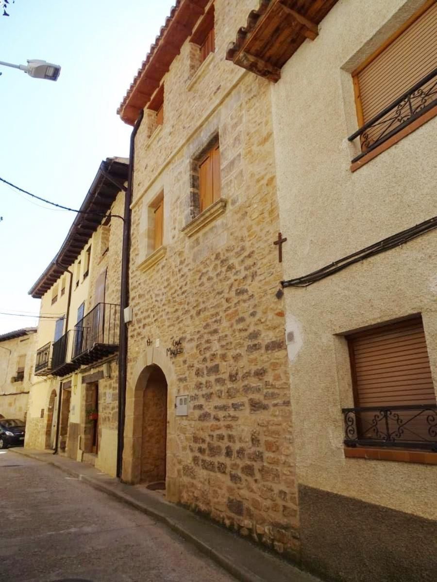 Vista exterior de Casa adosada en venda en Monroyo amb Jardí privat, Terrassa i Traster