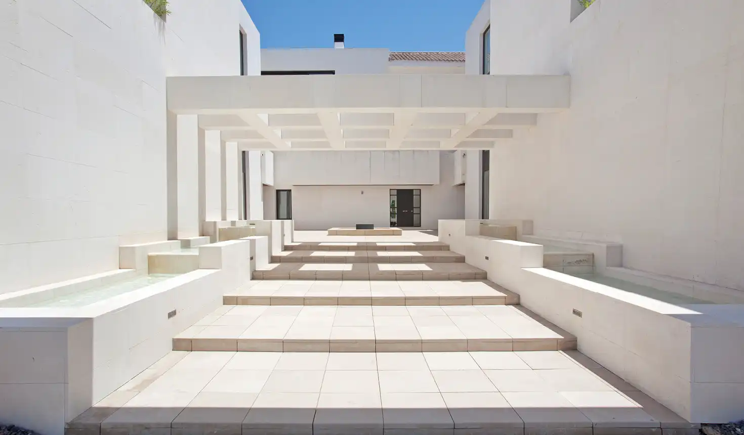 Maisonette zum Verkauf in Sotogrande mit Klimaanlage, Privatgarten und Terrasse