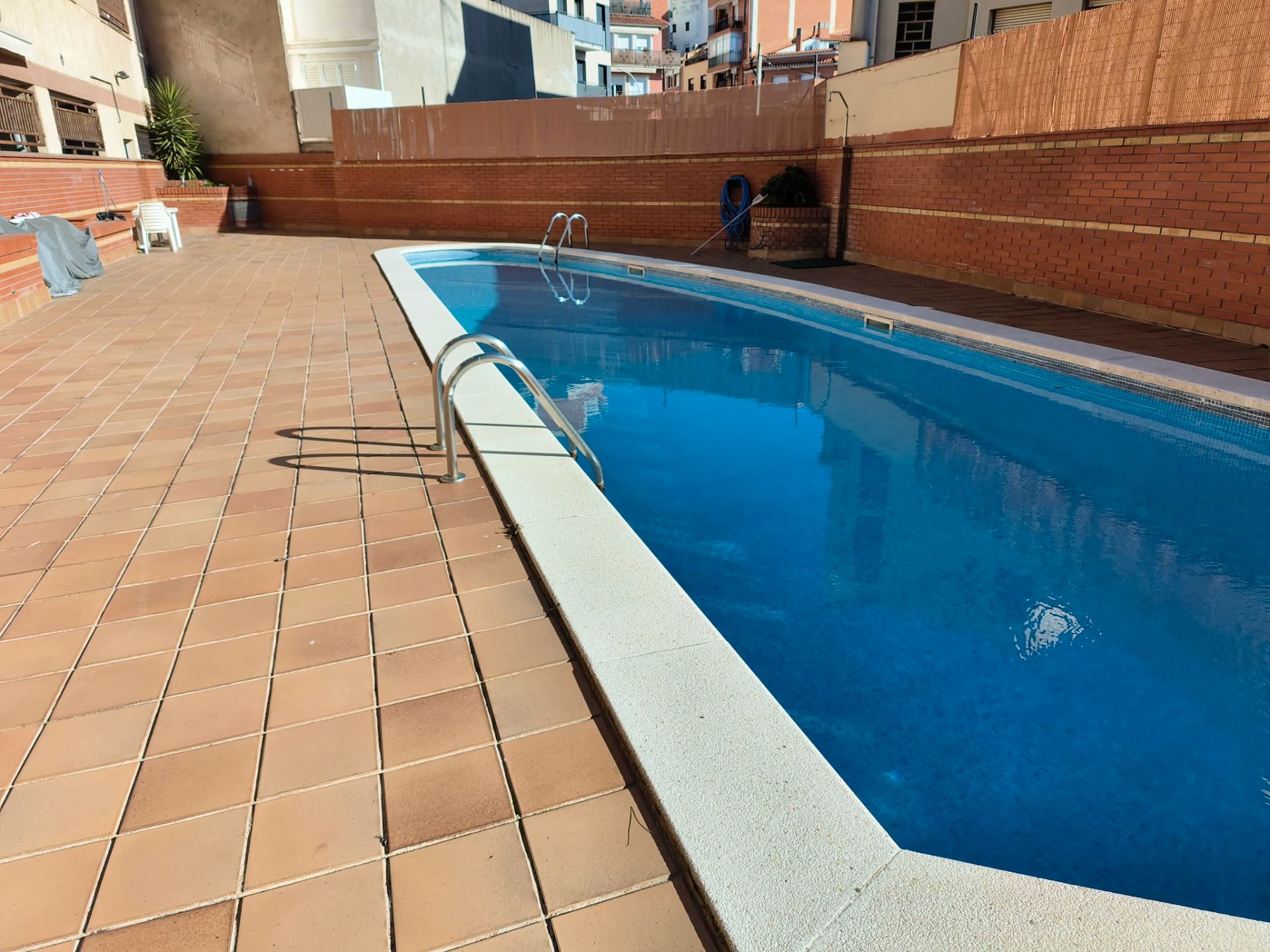 Piscina de Pis en venda en Rubí amb Aire condicionat, Calefacció i Jardí privat