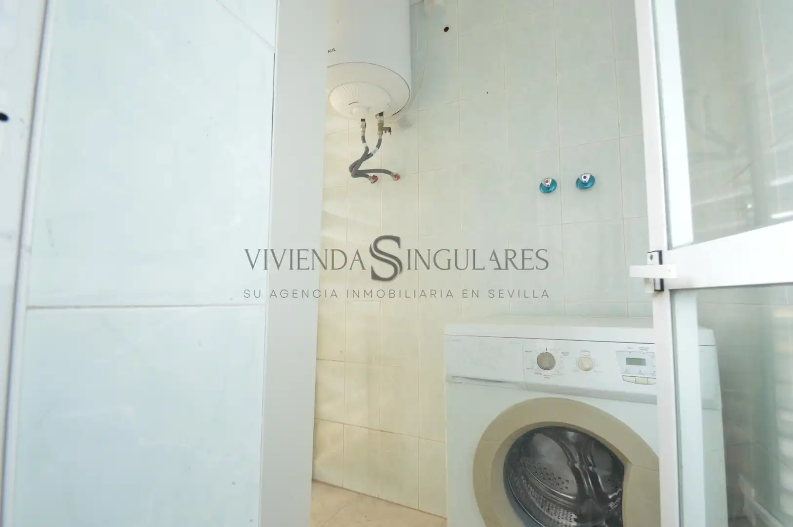 Baño de Piso en venta en Sevilla con Aire acondicionado, Terraza y Piscina comunitaria