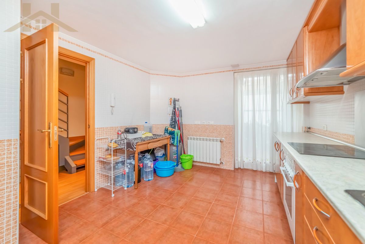 Kitchen of Single-family semi-detached for sale in Valdemoro  with Air Conditioner, Heating and Private garden