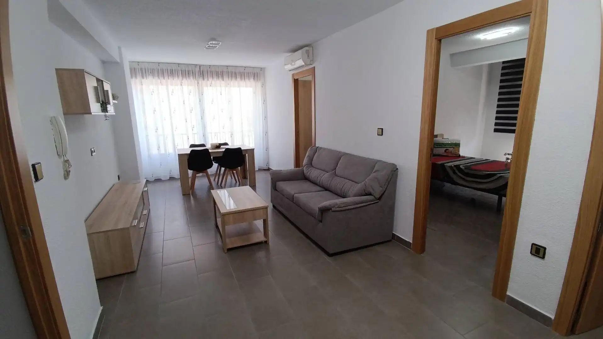 Sala de estar de Piso para compartir en Granada con Aire acondicionado, Terraza y Amueblado