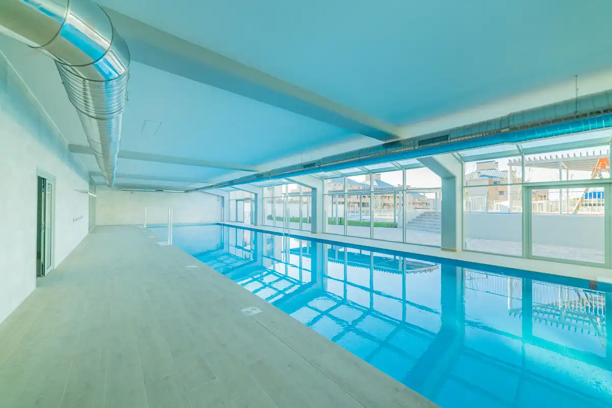 Piscina de Dúplex en venta en Majadahonda con Aire acondicionado, Calefacción y Jardín privado