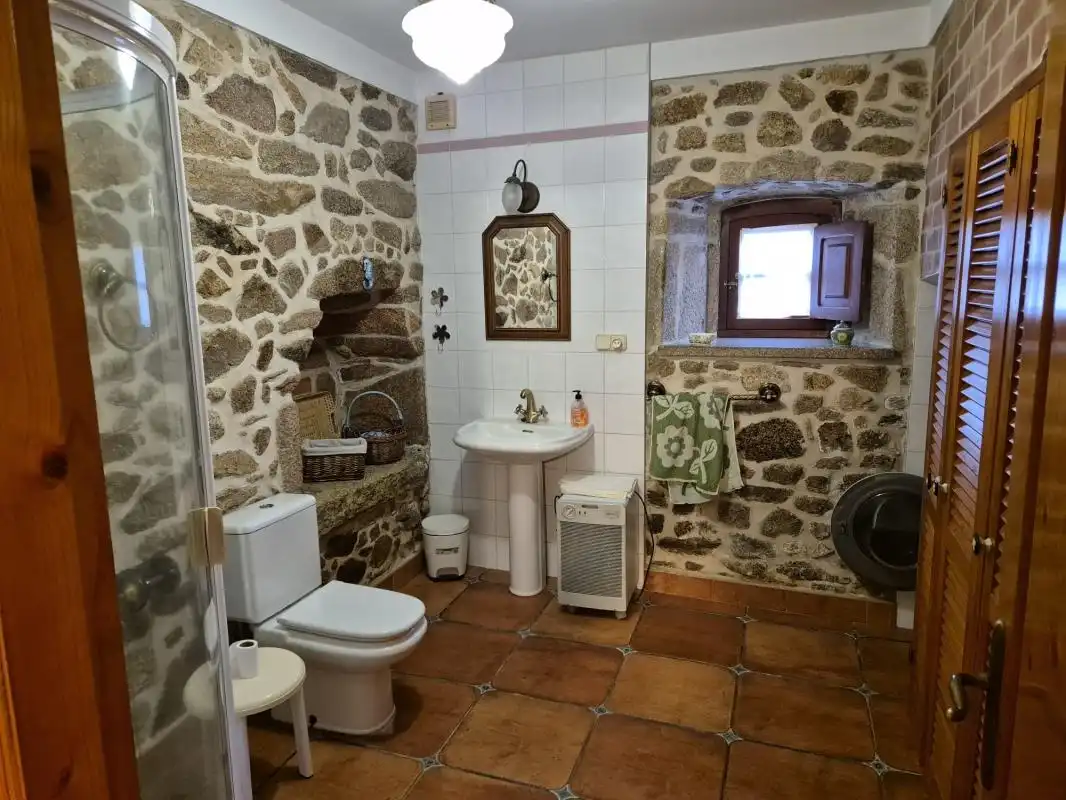 Bany de Finca rústica en venda en Ferrol amb Calefacció i Moblat