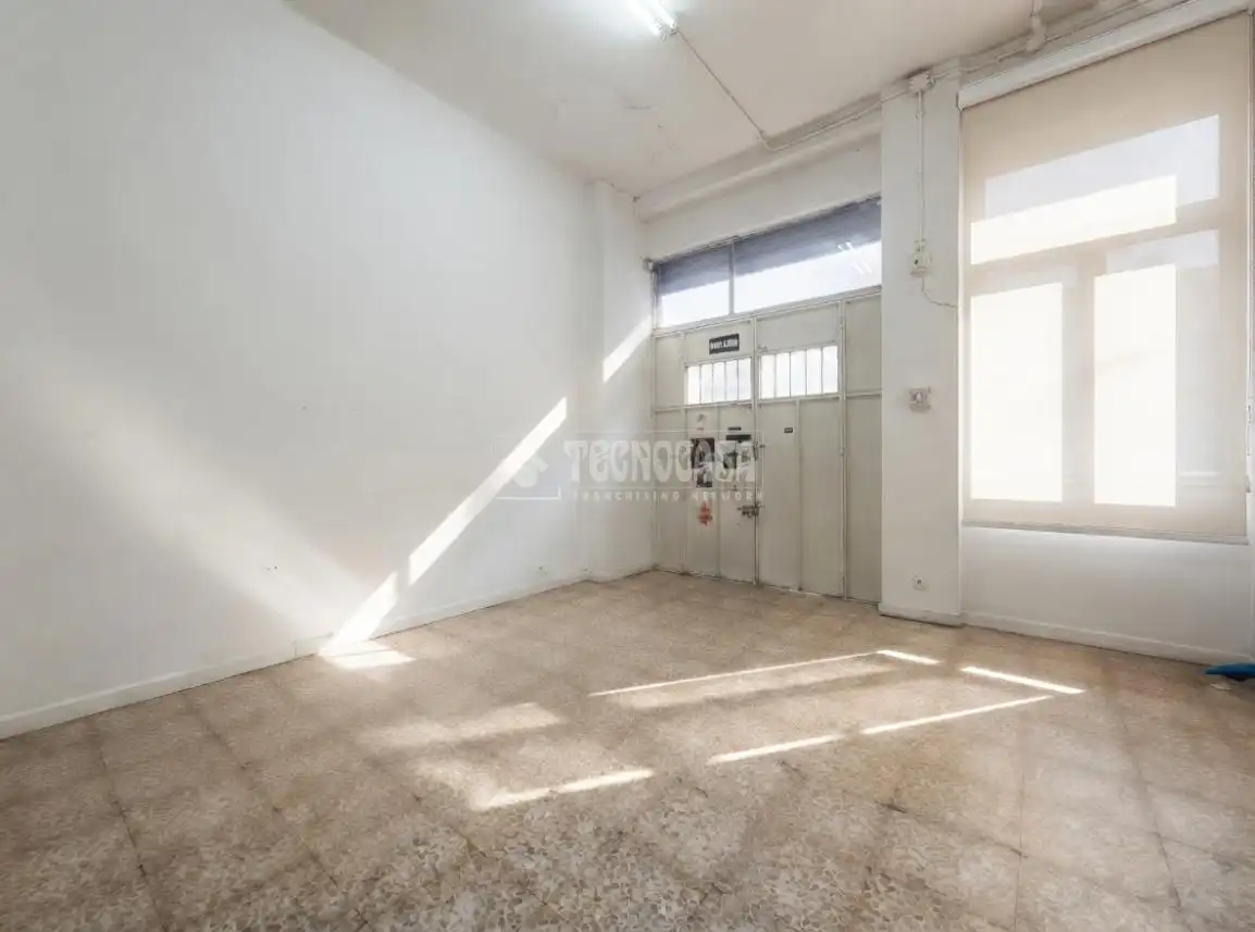 Local comercial en venda a C. Carril del Conde