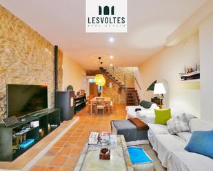 Living room of Single-family semi-detached for sale in La Bisbal d'Empordà  with Air Conditioner, Parquet flooring and Terrace