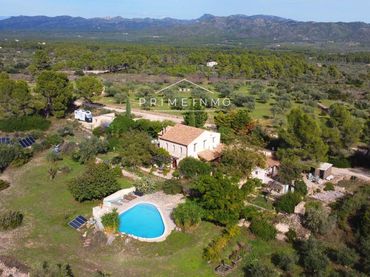 Casa rustica con piscina in vendita a Rasquera