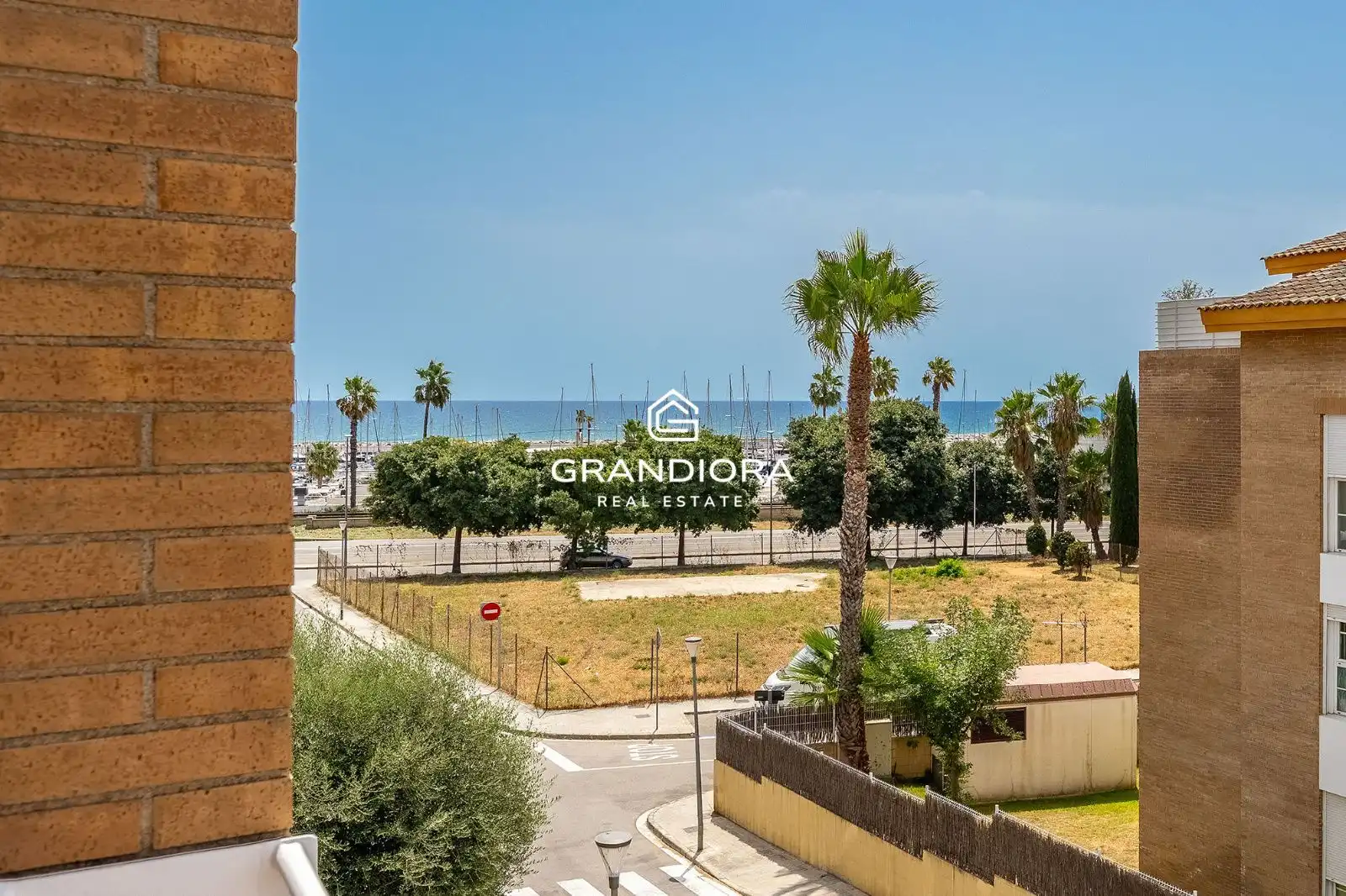 Außenansicht von Maisonette zur Miete in Sant Andreu de Llavaneres mit Klimaanlage, Terrasse und Schwimmbad