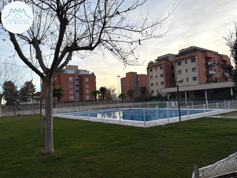 Swimming pool of Flat for sale in Ciudad Real Capital  with Air Conditioner, Heating and Private garden