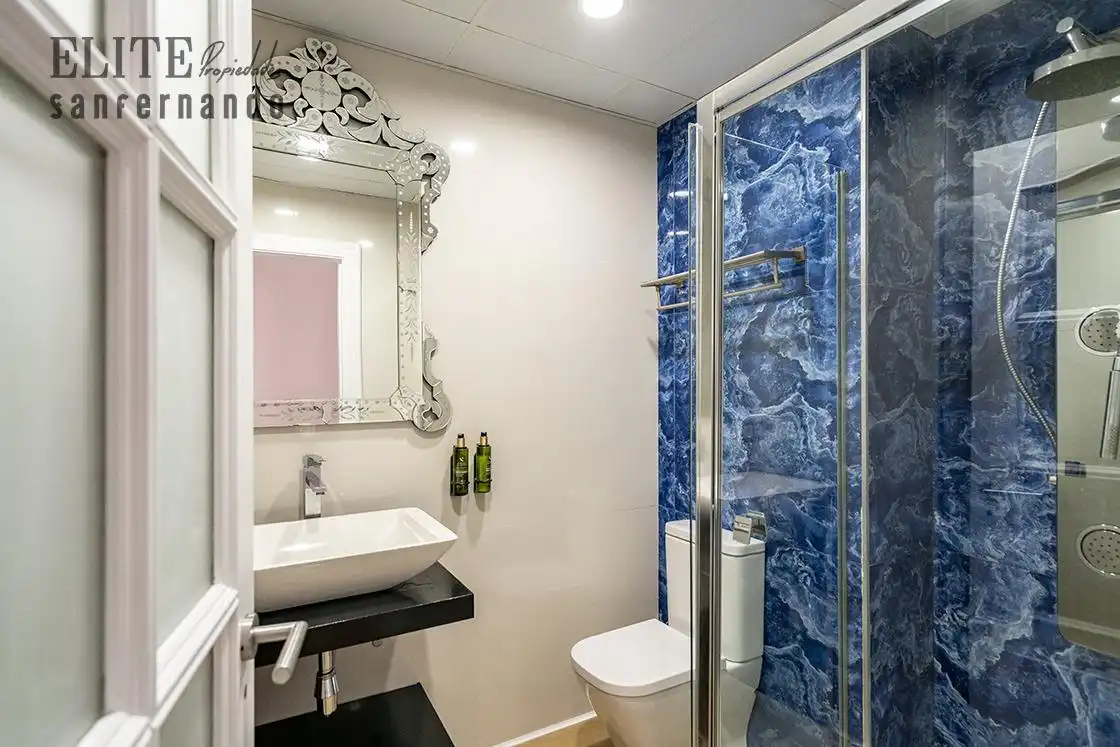 Badezimmer von Wohnung zum Verkauf in Santander mit Terrasse