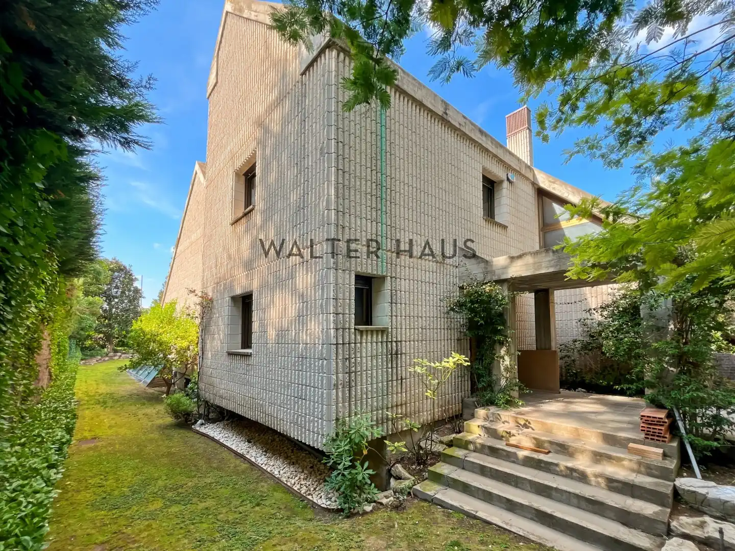 Houses for rent in Carrer d'Àngel Guimerà, L'Eixample