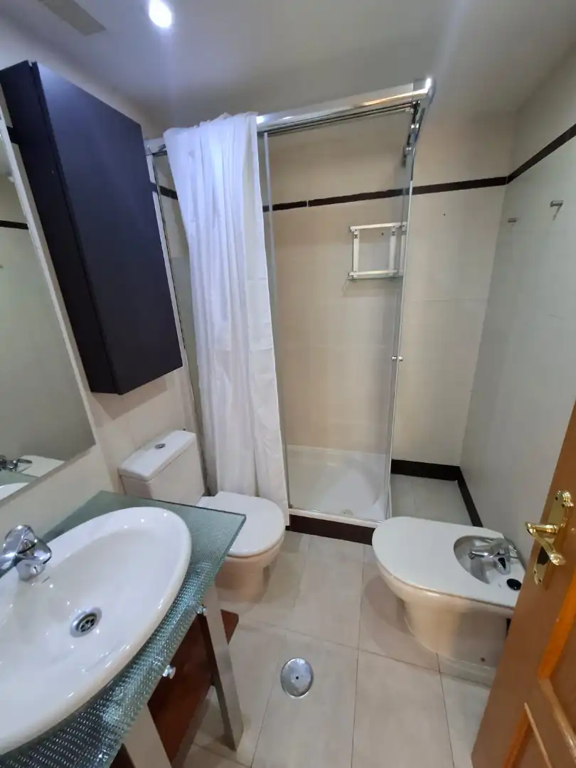 Badezimmer von Wohnung zur Miete in Villaviciosa de Odón mit Klimaanlage, Heizung und Parkett