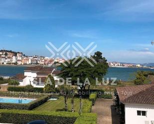 Jardí de Casa o xalet en venda en O Grove   amb Terrassa, Piscina i Balcó