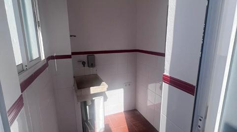 Foto 4 de Piso de alquiler en Calle Romero de Torres, Torre Cruz - Los Molinos, Utrera
