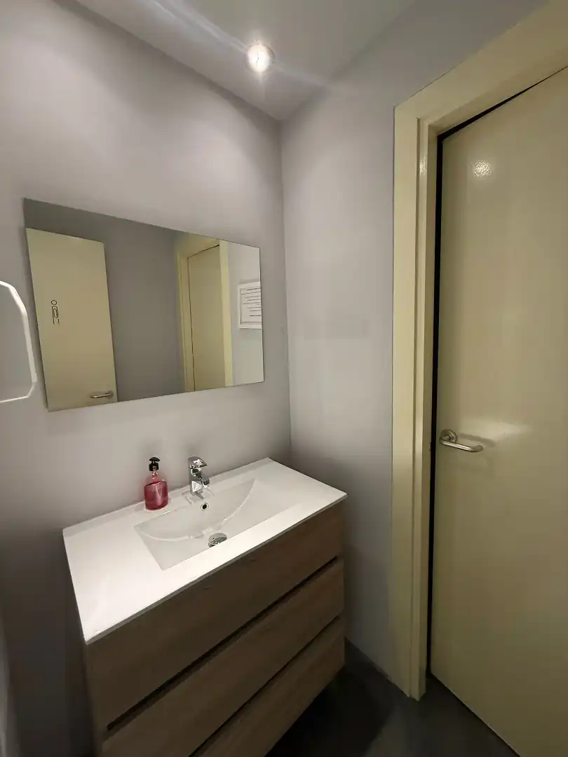 Baño de Local de alquiler en Leganés con Aire acondicionado y Calefacción