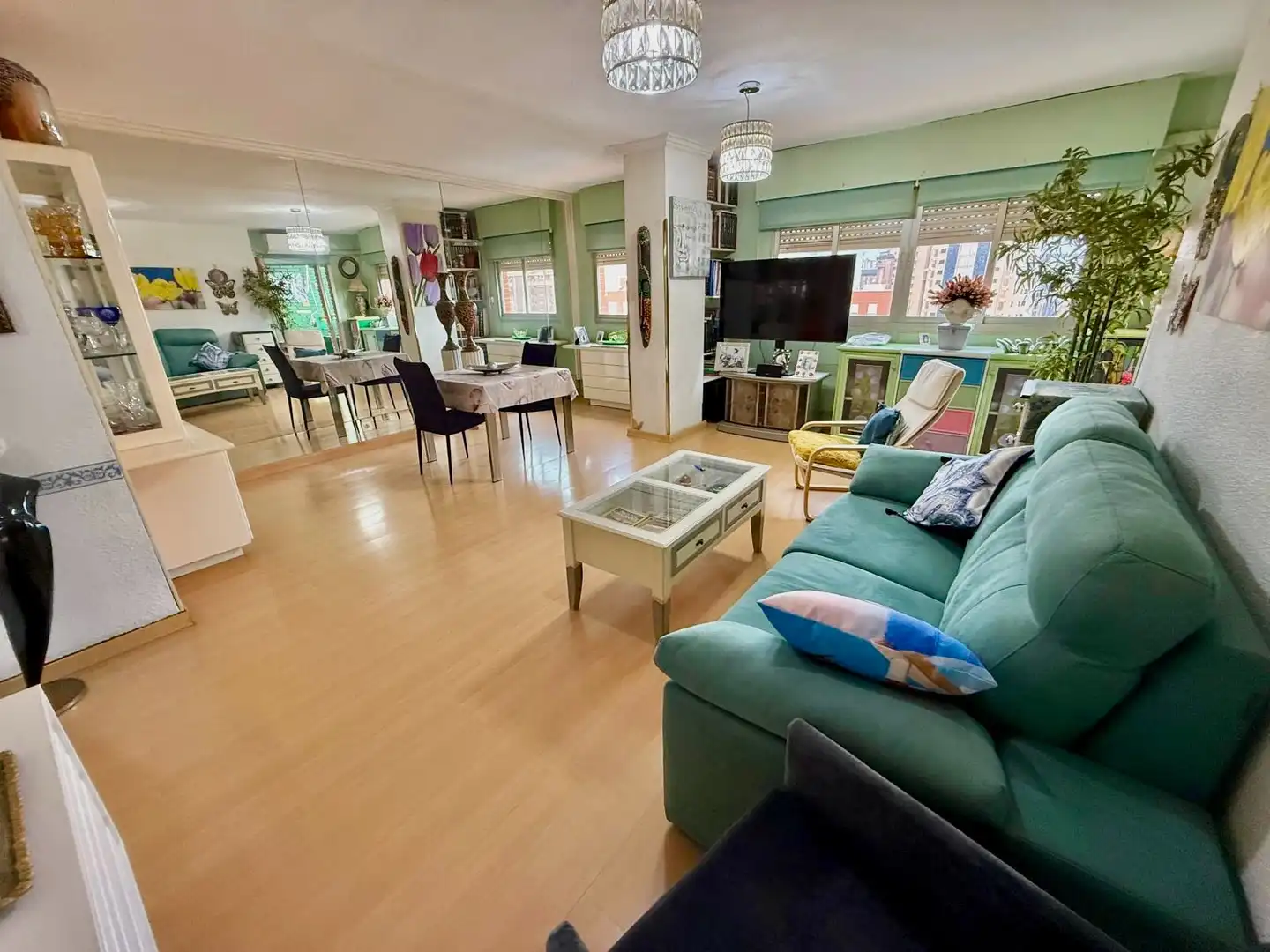 Living room of Flat for sale in Benidorm  with Swimming Pool, Furnished and Community pool