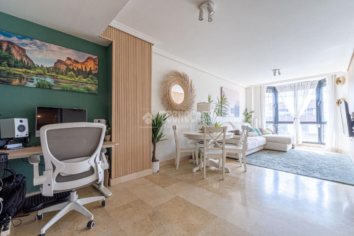 Living room of Flat for sale in  Madrid Capital  with Heating, Storage room and Community pool