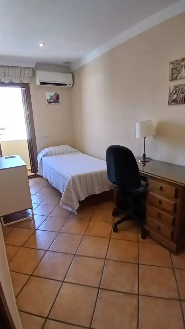 Dormitori de Apartament de lloguer en Casares amb Aire condicionat, Calefacció i Terrassa
