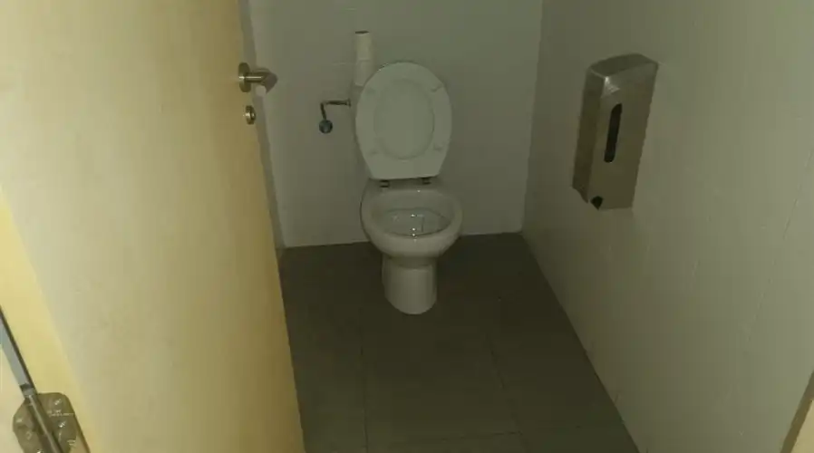 Badezimmer von Geschaftsraum zum Verkauf in Huesca mit Klimaanlage, Heizung und Alarm