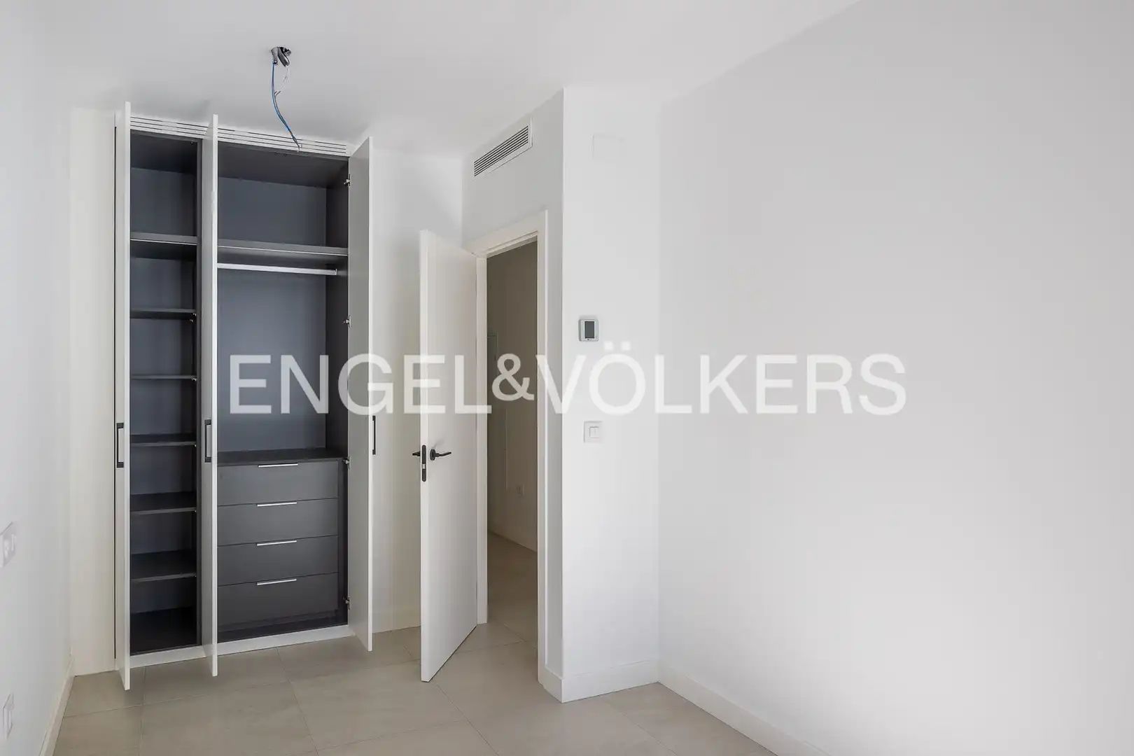 Habitación de Piso en venta en Sevilla con Aire acondicionado, Calefacción y Piscina
