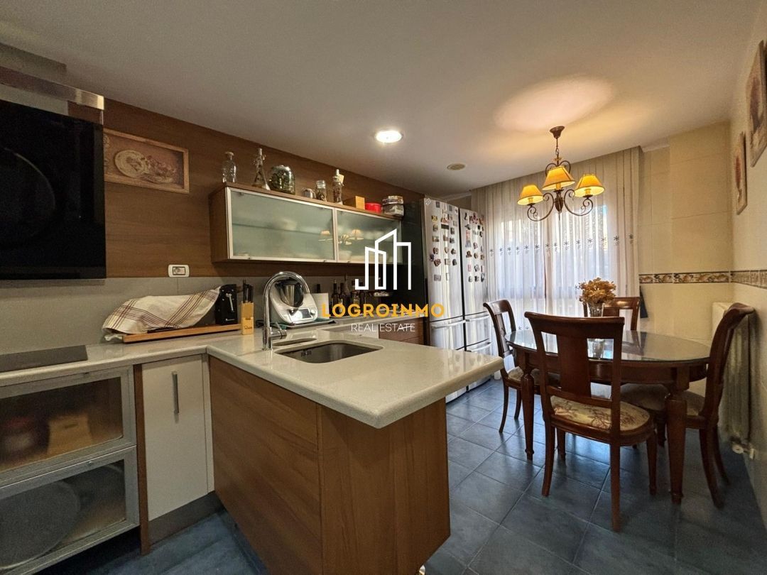 Cocina de Casa o chalet en venta en Lardero con Aire acondicionado, Calefacción y Terraza