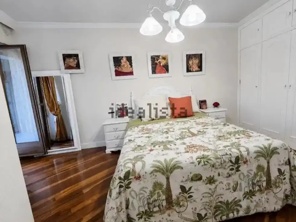 Bedroom of Flat for sale in Irun 