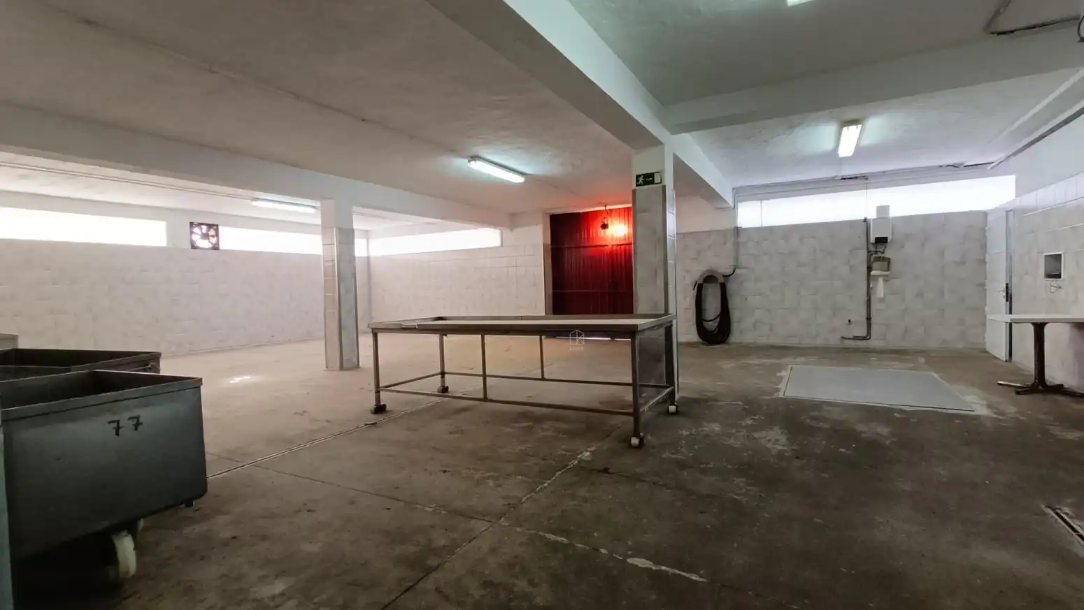 Fabrikhallen zum Verkauf in Tineo