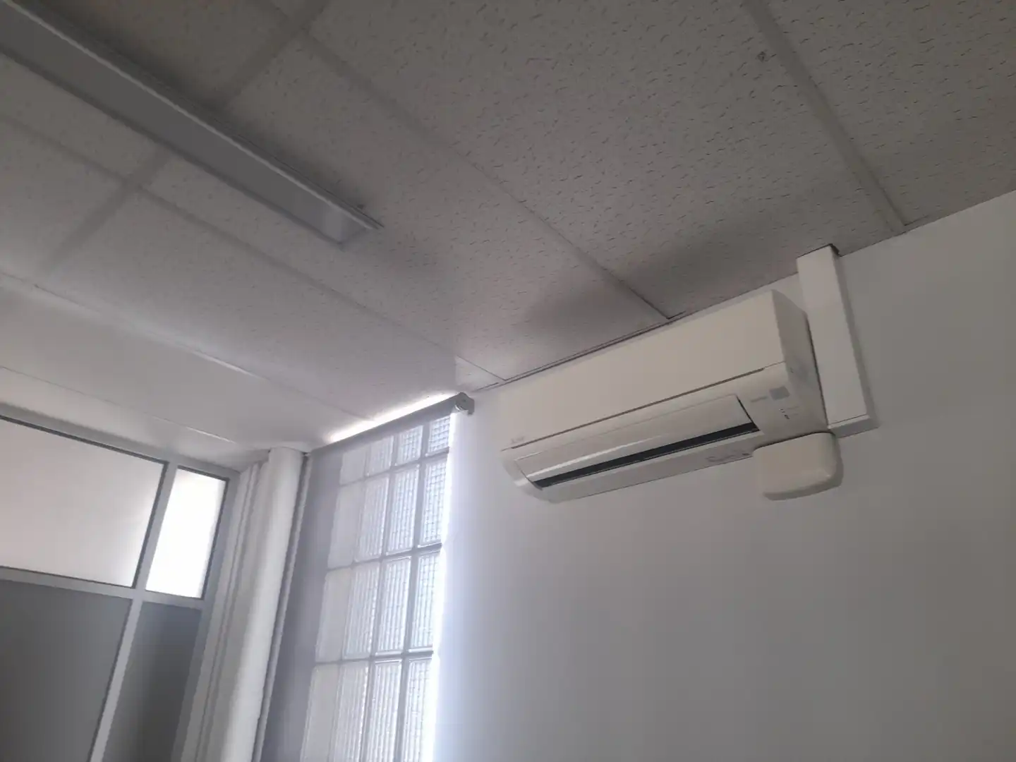 Local de alquiler en L'Hospitalet de Llobregat con Aire acondicionado y Calefacción