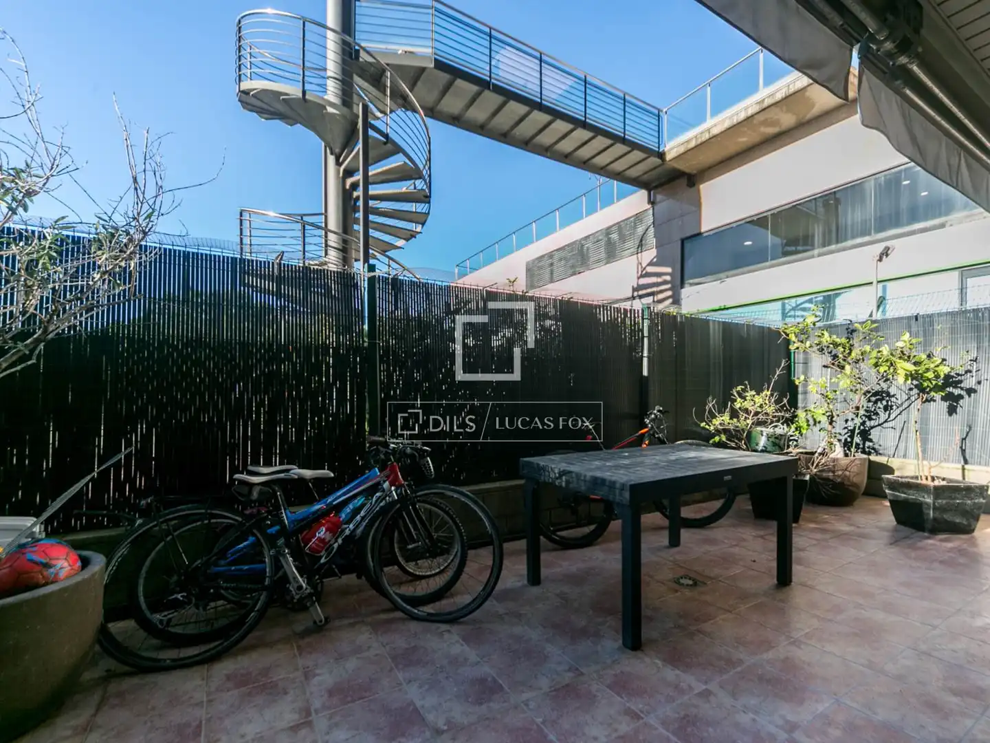 Exterior view of Flat for sale in Sant Cugat del Vallès  with Air Conditioner, Heating and Terrace