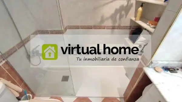 Baño de Apartamento en venta en Benidorm con Aire acondicionado, Jardín privado y Amueblado