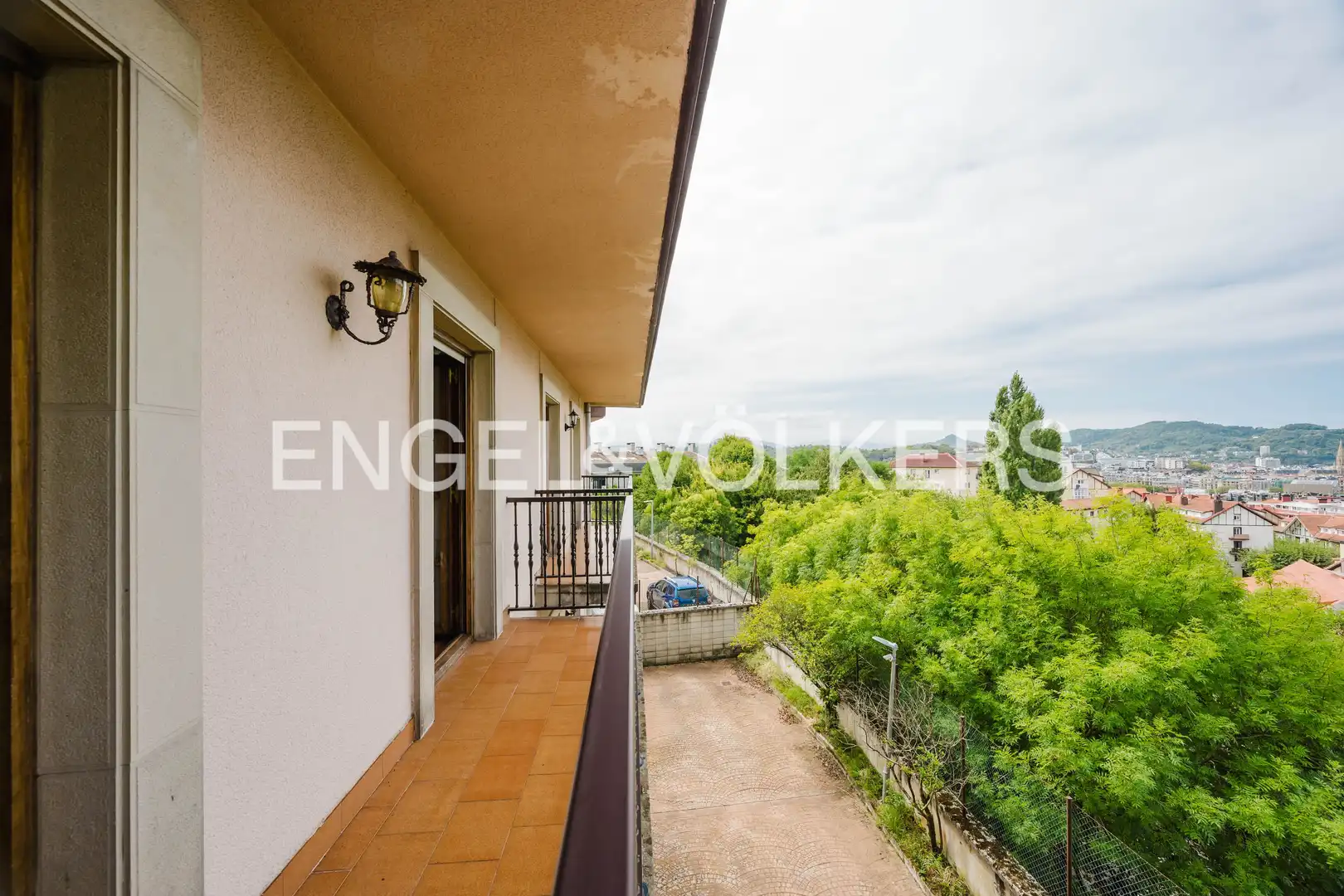 Terrassa de Casa adosada en venda en Donostia - San Sebastián  amb Calefacció, Jardí privat i Balcó
