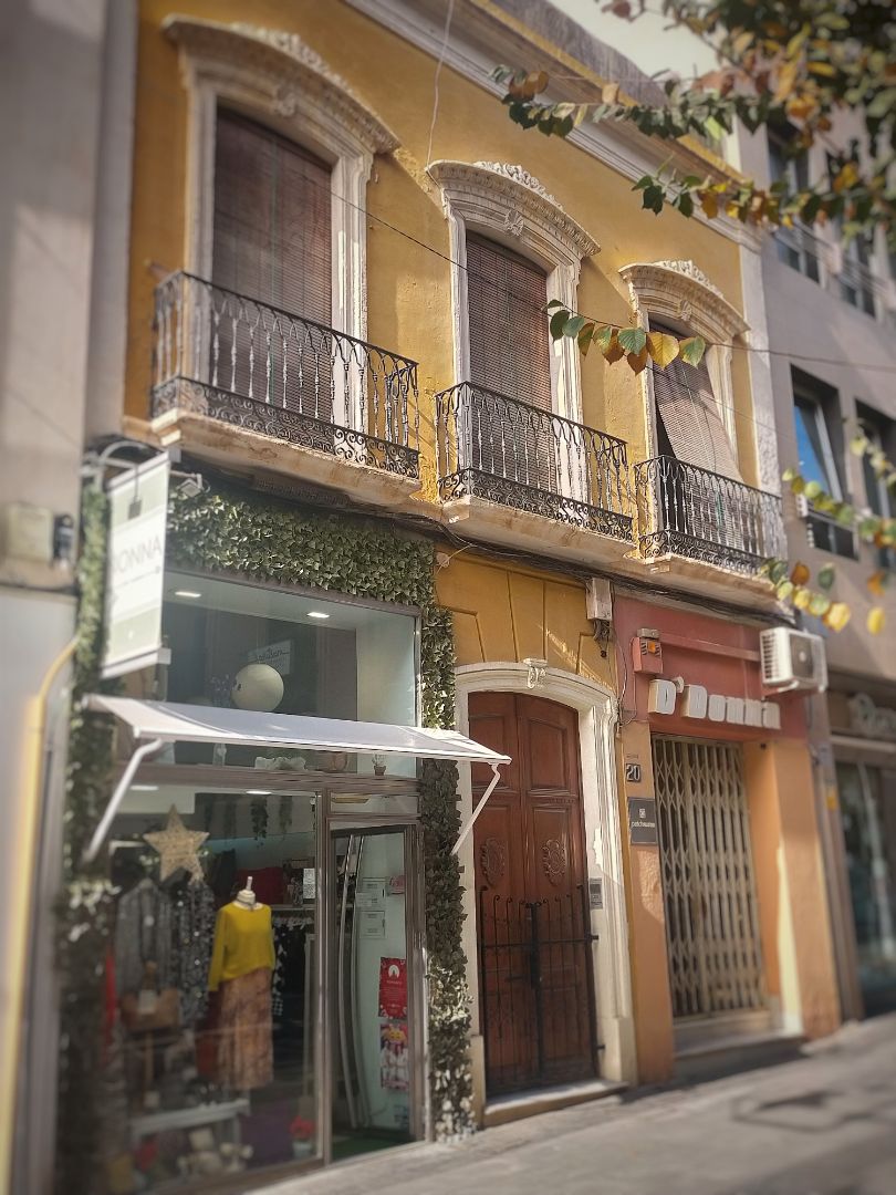 Exterior view of Single-family semi-detached for sale in  Almería Capital  with Air Conditioner, Terrace and Balcony