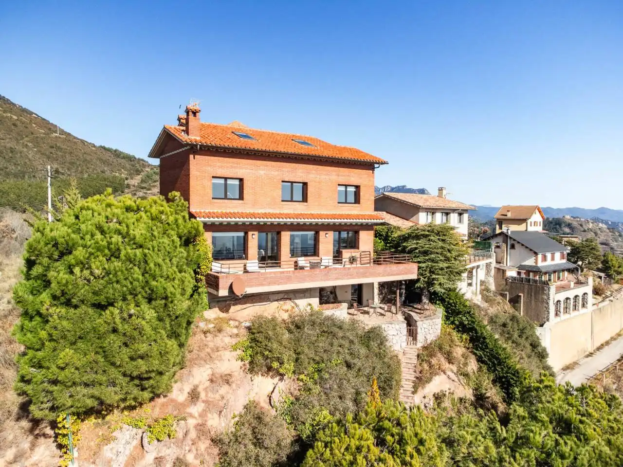 Villa con giardino in vendita a Berga, imagen 4