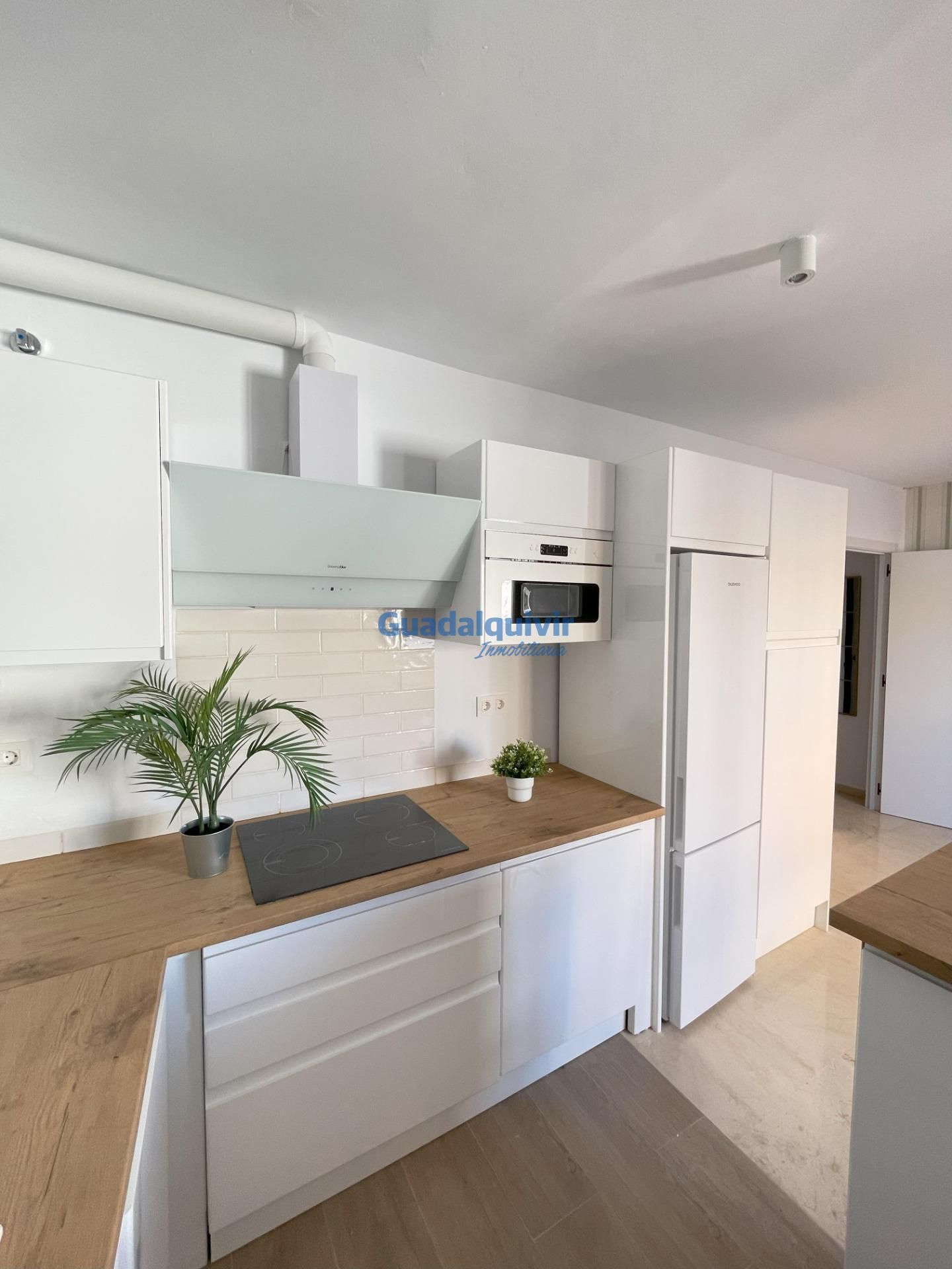 Cocina de Piso de alquiler en  Sevilla Capital con Aire acondicionado