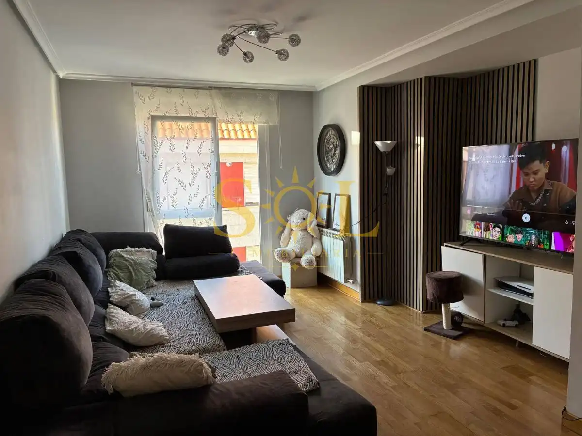 Wohnzimmer von Dachboden zum Verkauf in León Capital  mit Heizung, Parkett und Möbliert