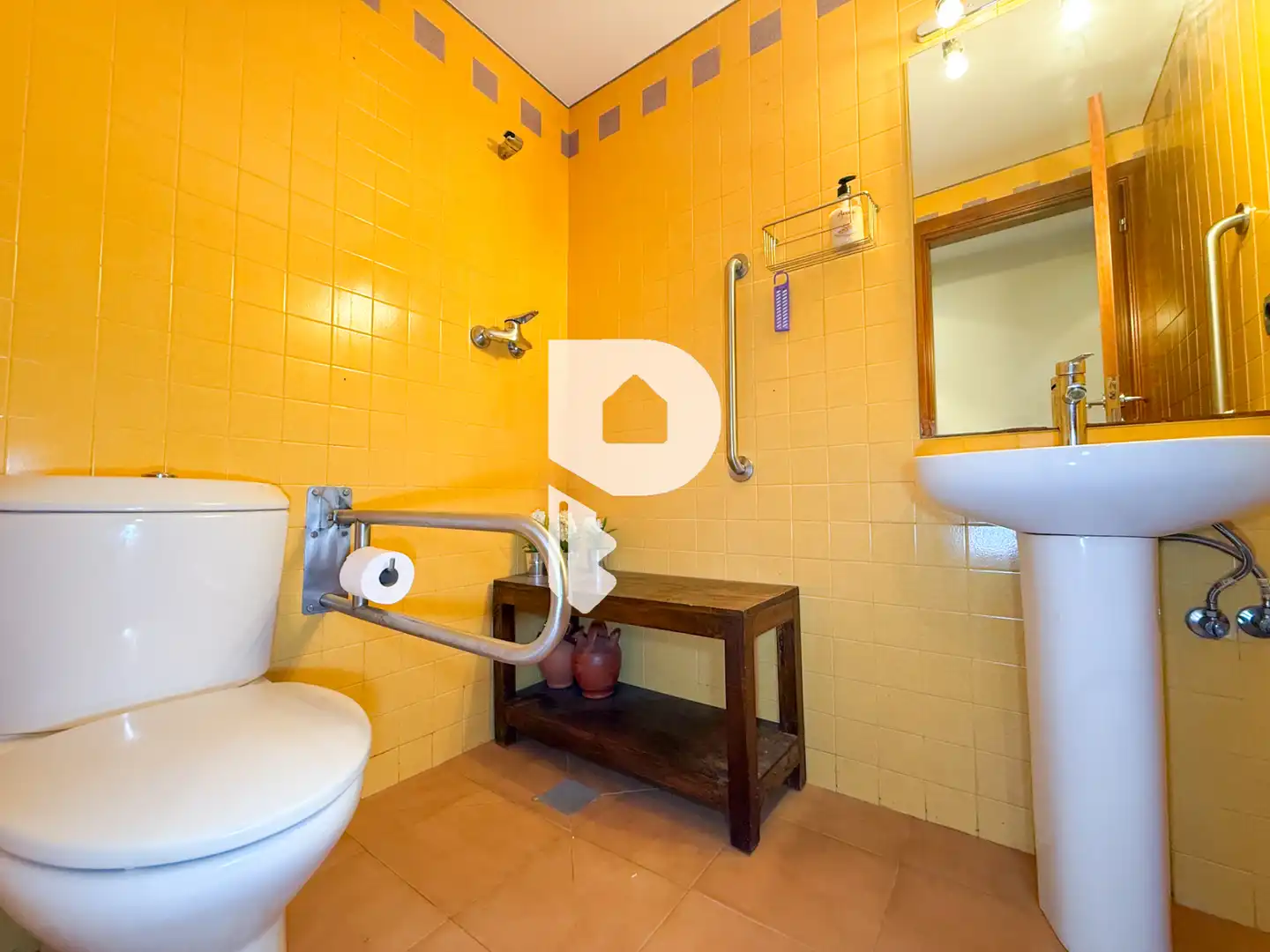 Bathroom of Houses for sale in Castelldefels  with Air Conditioner, Heating and Terrace
