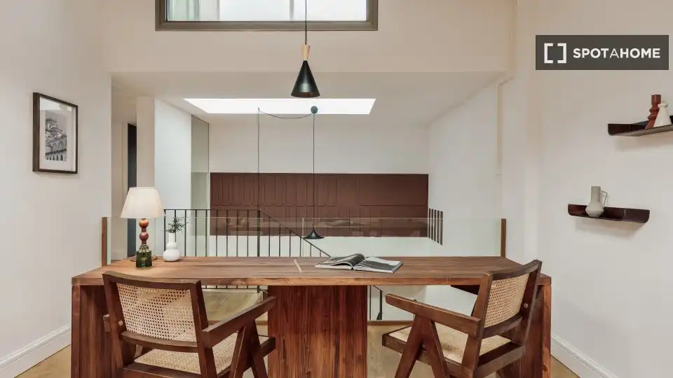 Menjador de Apartament per a compartir en Barcelona amb Aire condicionat, Terrassa i Moblat
