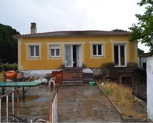 Vista exterior de Casa o xalet en venda en Valdestillas amb Calefacció, Jardí privat i Terrassa