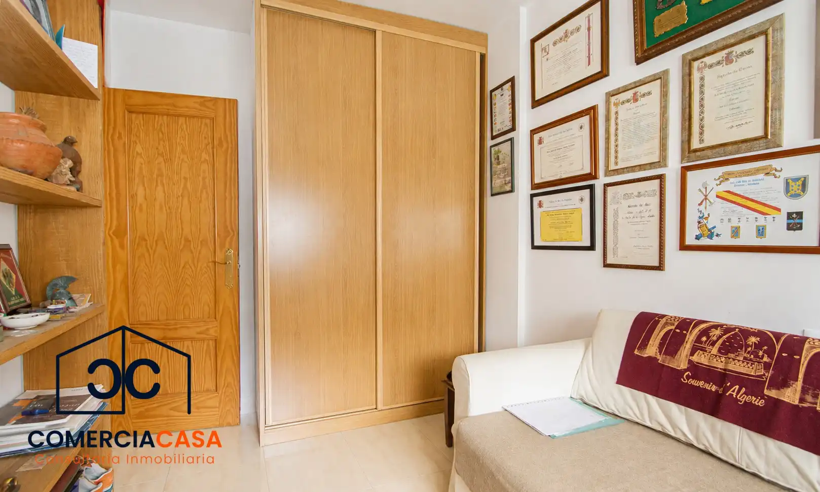 Habitación de Casa o chalet en venta en Jun con Calefacción, Trastero y Piscina