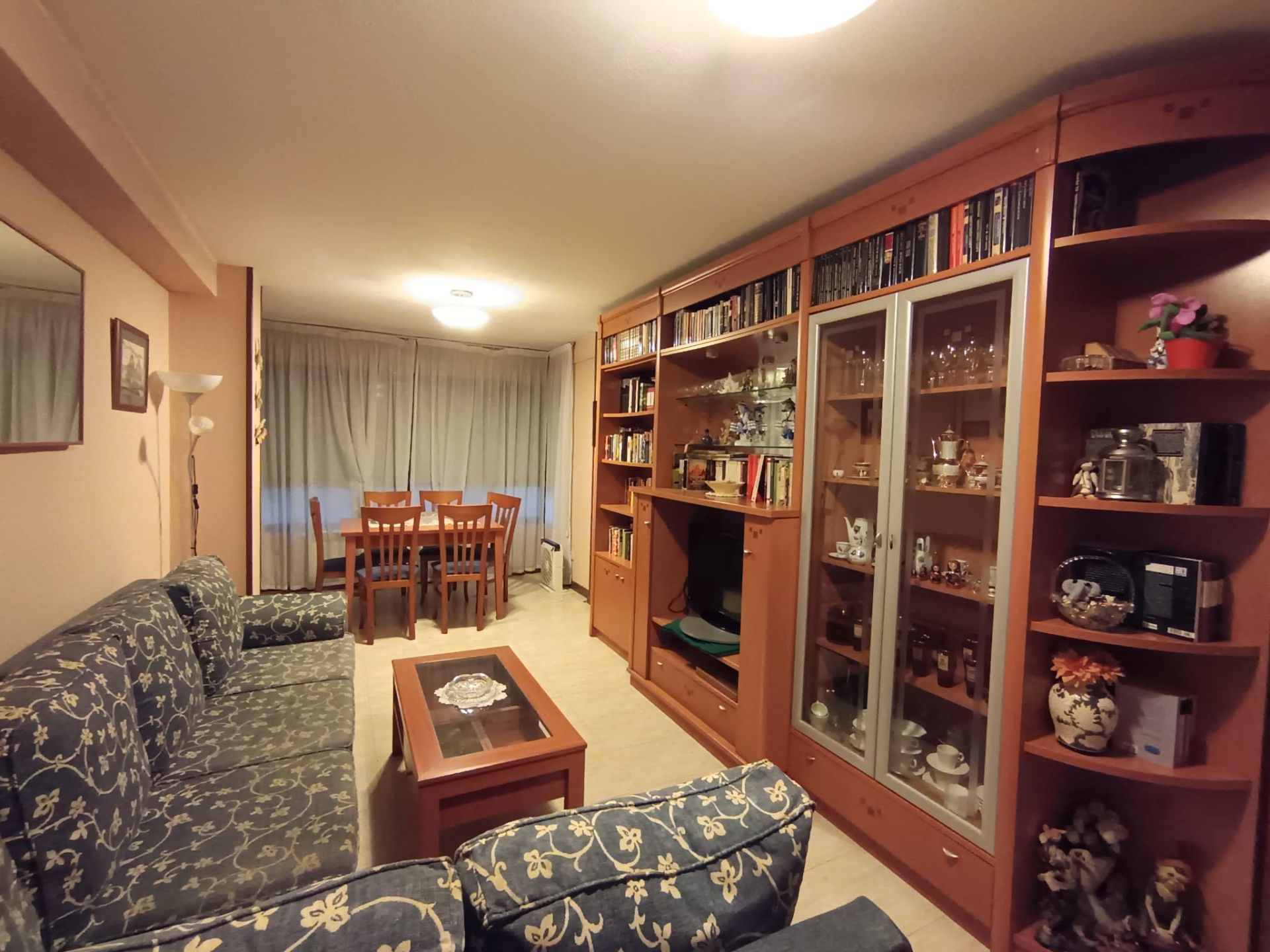 Sala d'estar de Pis per a compartir en  Madrid Capital amb Moblat