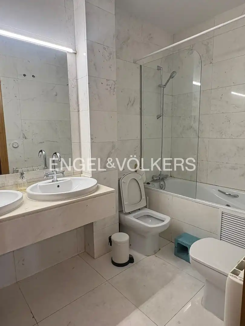 Baño de Piso de alquiler en Madrid con Calefacción, Amueblado y Balcón